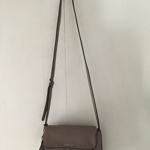 Calvin Klein Elaine Crossbody – Fig/Silver