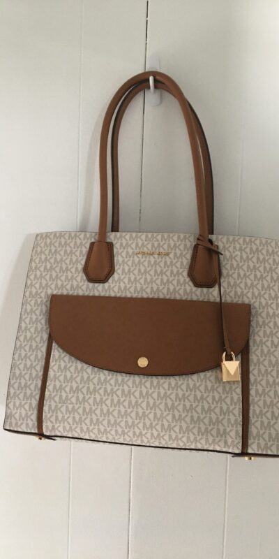 Michael Kors Mercer Extra Large Pocket Tote – Vanilla/Acorn/Gold
