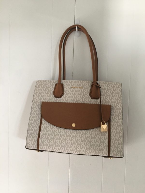 Michael Kors Mercer Extra Large Pocket Tote – Vanilla/Acorn/Gold
